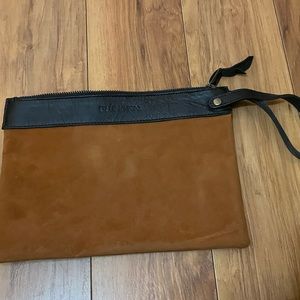 EUC Ellington Wristlet